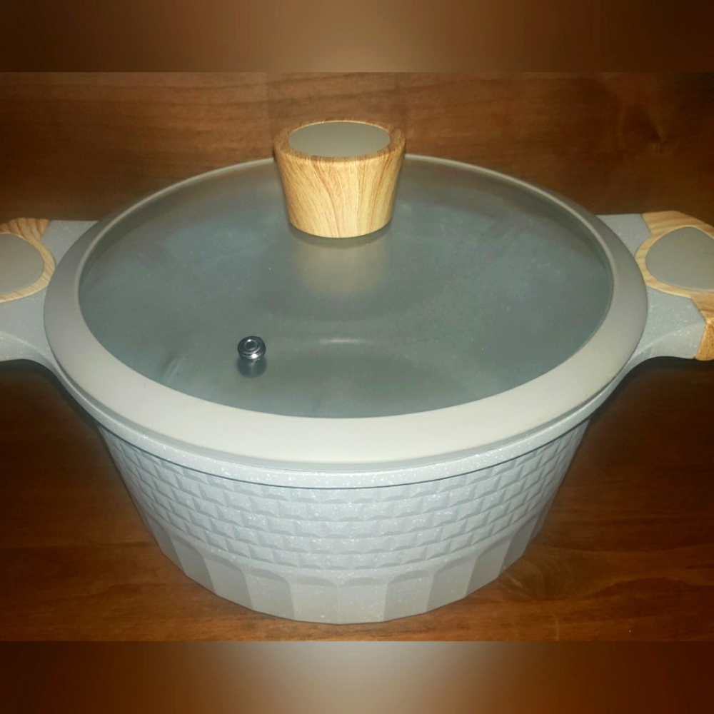 D&W Casserole Pot
